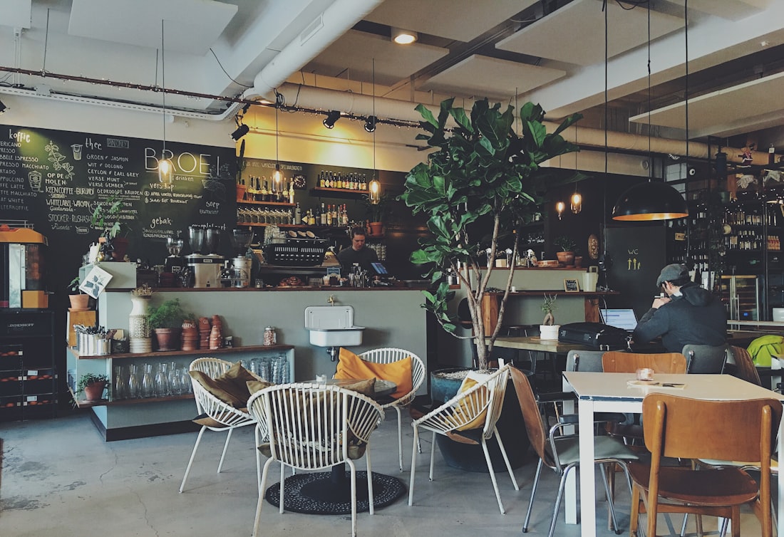 明るい店内